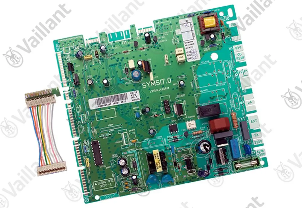Leiterplatte von Vaillant mit verschiedenen elektronischen Komponenten und Anschlüssen, abgebildet auf grünem Trägermaterial, inklusive Steckerleiste.
